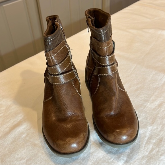 Earth Origins brown leather boot with strap and buckle detail - Picture 2 of 8